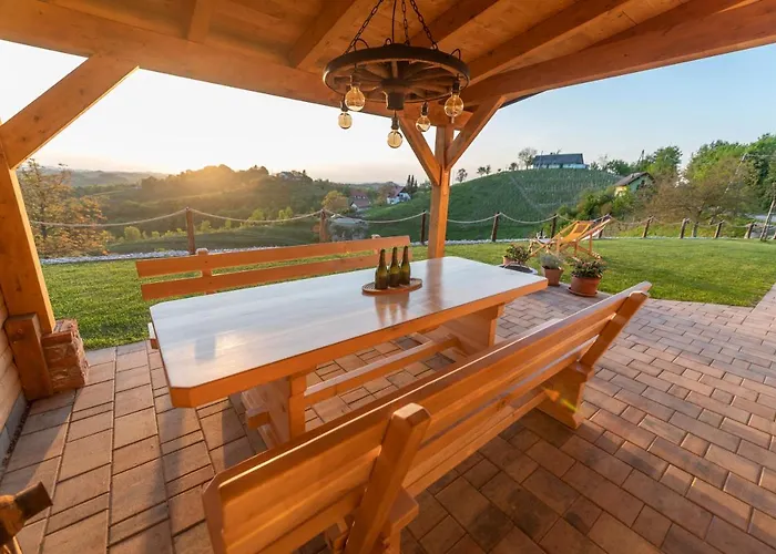 Hill Haloze 度假居 *